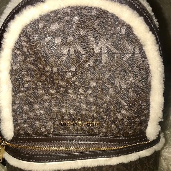 Michael Kors  brown/ black backpack with trim fur - Picture 2 of 8